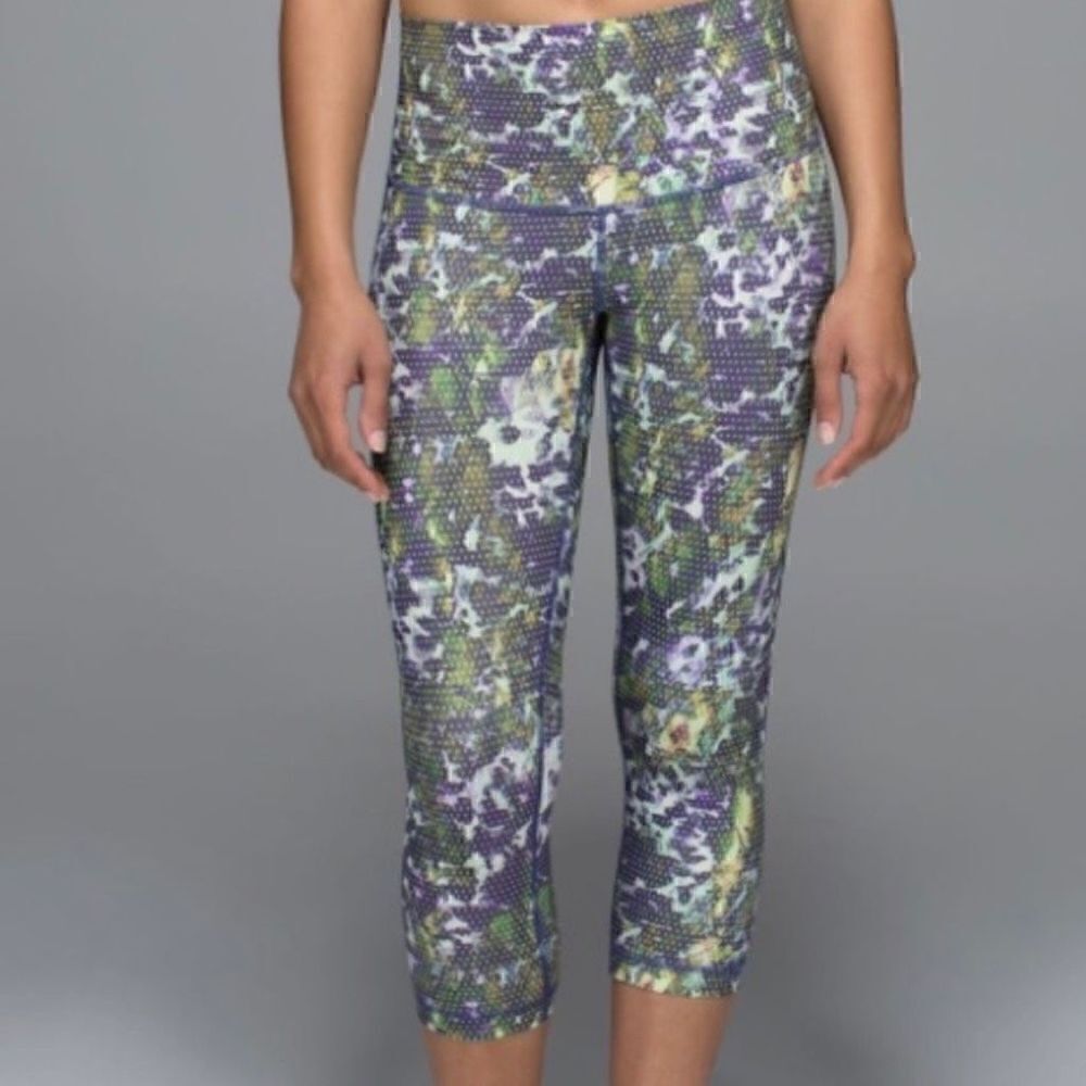 Lululemon High Rise Wunder Under Crop II Roll Down Floral Iris Print size 4